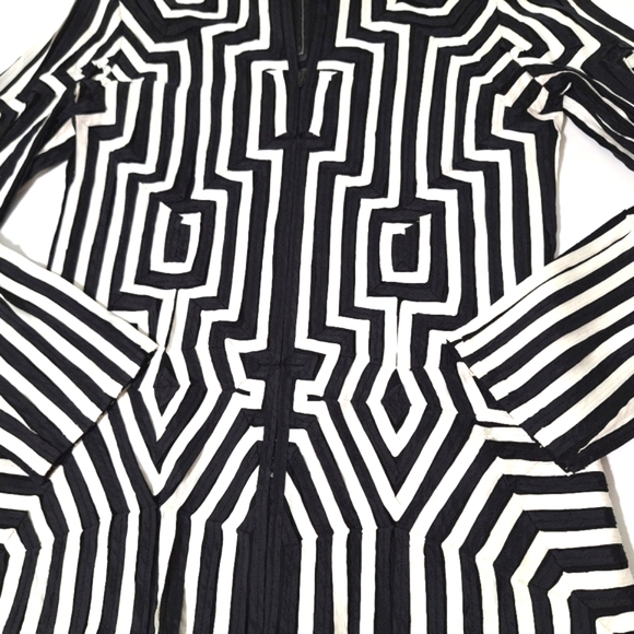 Ika Black & White Geometric Zippered Jacket - Picture 10 of 12